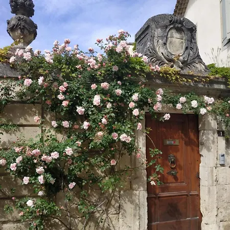 Holiday home Maison Au Pied Du Chateau